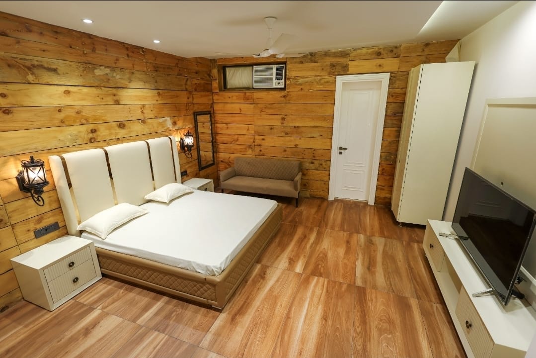 Interior 6